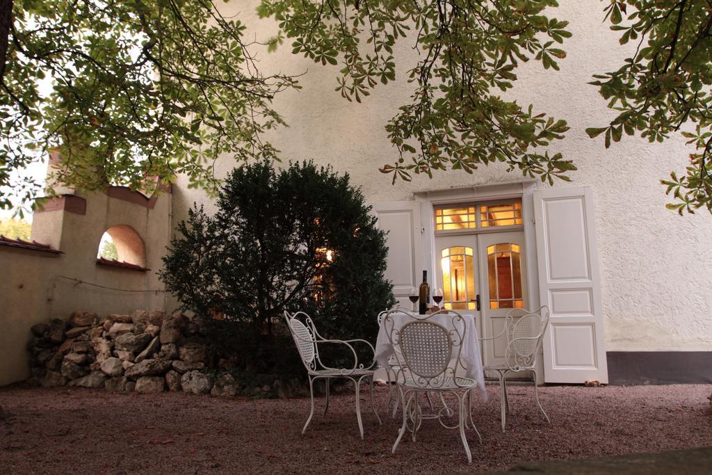 Bio-Weingut, Gästehaus und Kräuterhof Flomborn Exterior foto