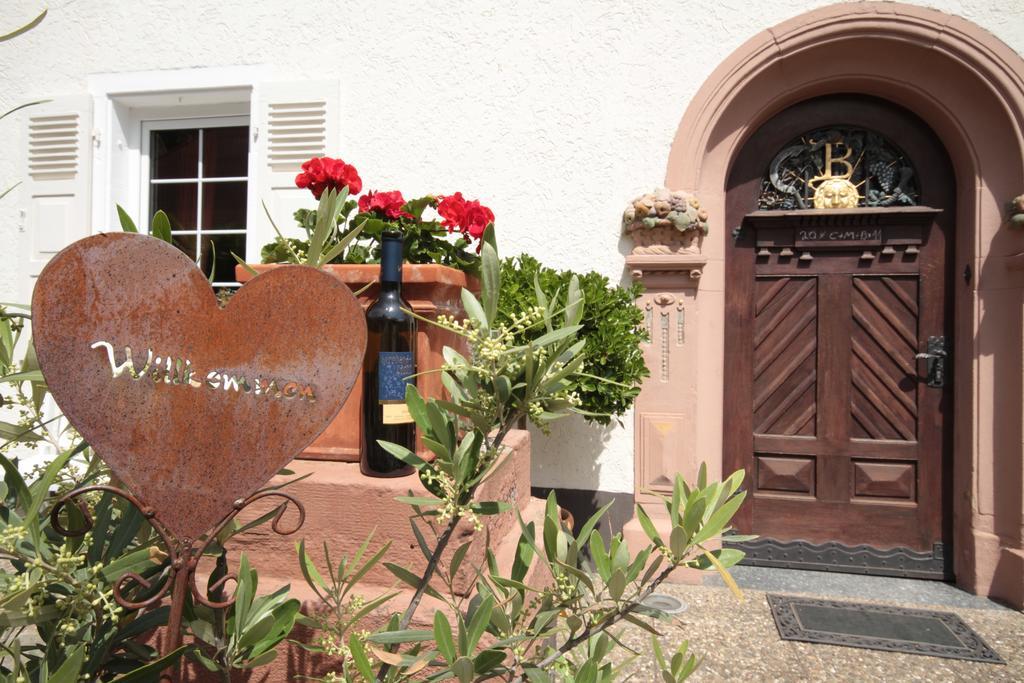 Bio-Weingut, Gästehaus und Kräuterhof Flomborn Exterior foto